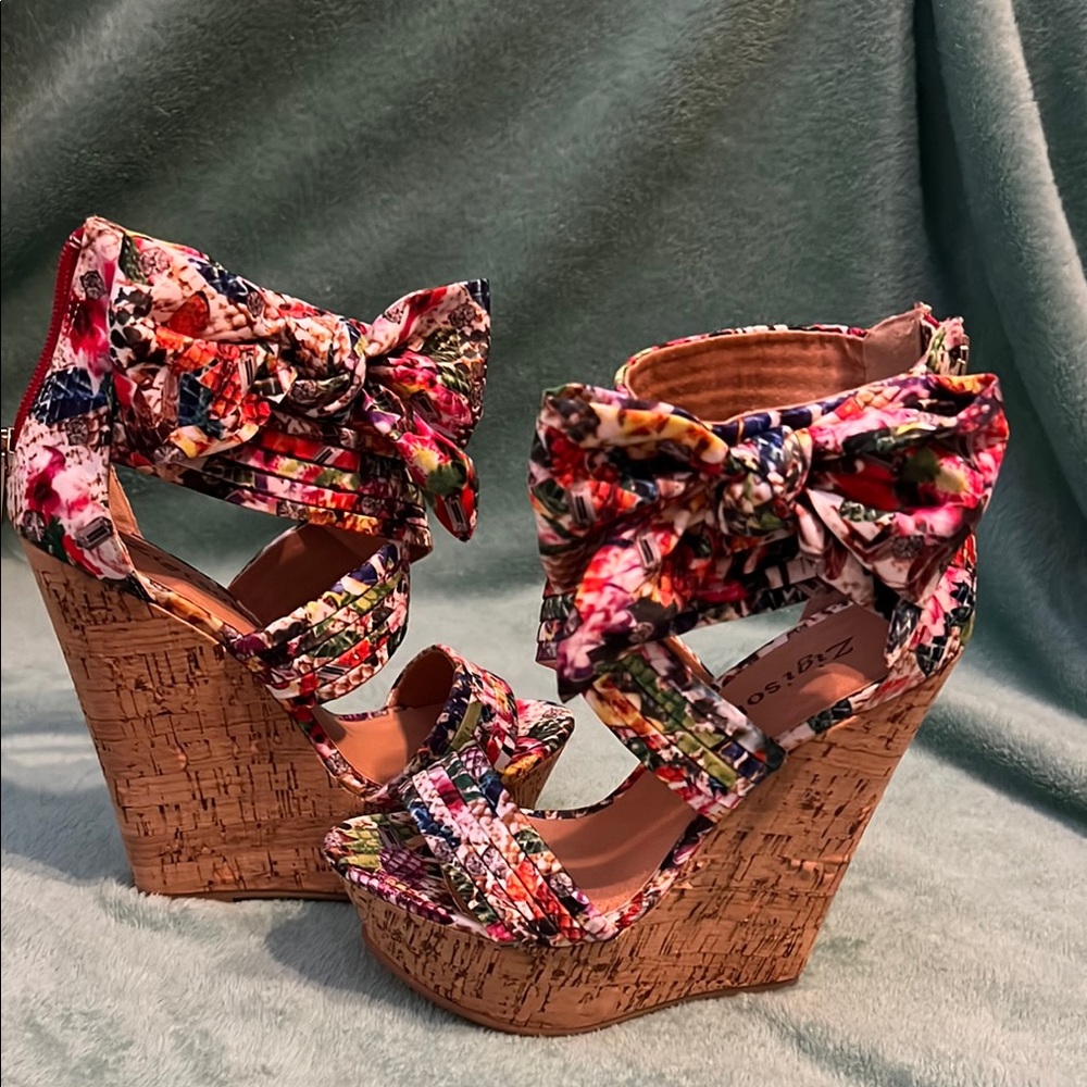 Zigi Soho Red and Brown Floral Wedge Sandals like new